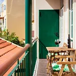 My Graca Flat With Balcony | Lisbon ליסבון