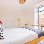My Graca Flat With Balcony | Lisbon דירה