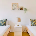 My Graca Flat With Balcony | Lisbon דירה