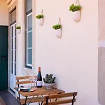 My Graca Flat With Balcony | Lisbon דירה *