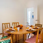 My Graca Flat With Balcony | Lisbon 아파트 *