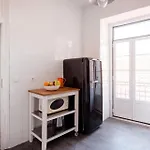 My Graça Flat with Balcony | Lisbon Apartamento